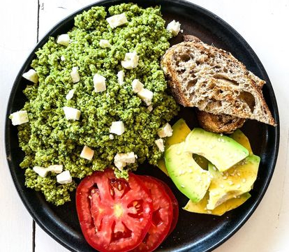 Pesto scrambled eggs